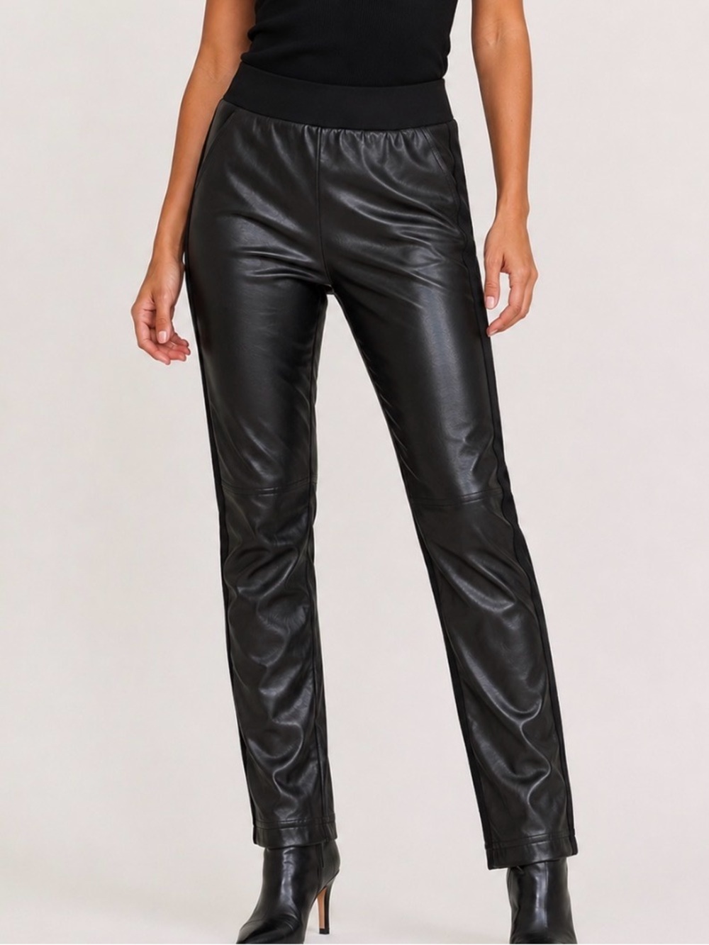 Joe Fresh Faux Leather Leggings in Black back side is stretch material SZ MD